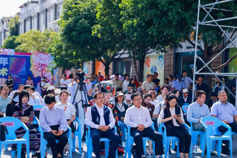 邮储银行受邀参加南华彝绣文化周，助力传统服饰产业发展  第2张