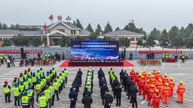 焦作分公司举行除雪融冰应急演练，多部门协同联动，保障冬季道路畅通  第1张