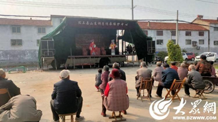 汶上街道送戏下乡，移风易俗融入经典梆子戏曲墙头记