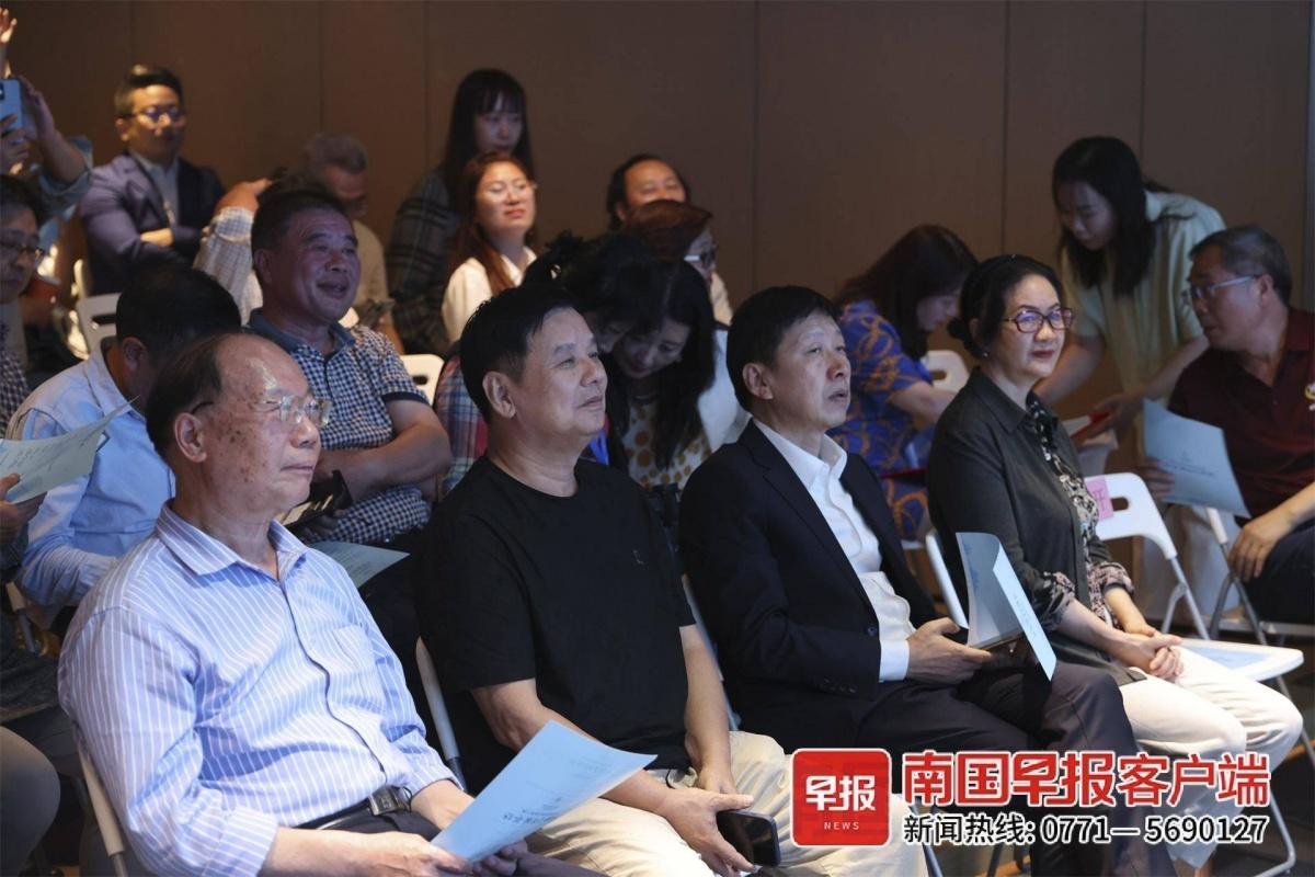 似繁星坠落人间！南宁国际诗歌周，带你领略诗歌的狂欢  第3张