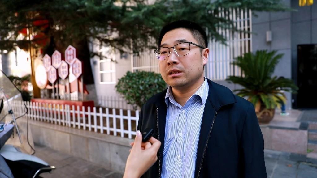10 岁男童溺水命悬一线，两位好心人挺身而出，他们能成功吗？  第3张