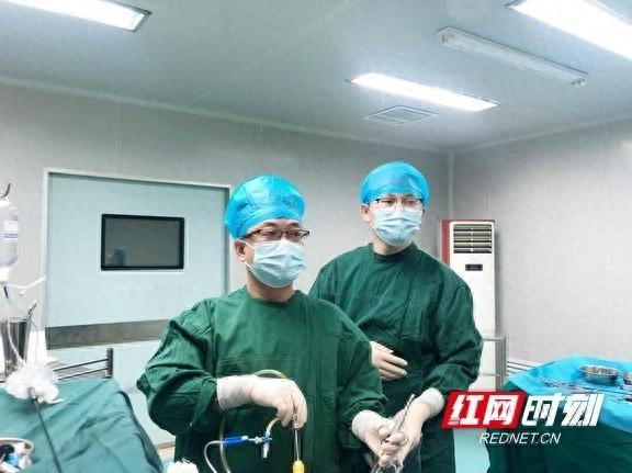 女子爱吃腊肉、坛子菜，胆囊长出鸽子蛋大小结石