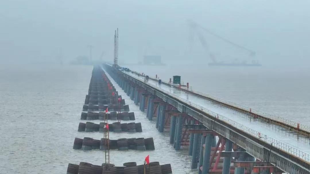 震撼！29.2 公里的杭州湾跨海铁路桥施工进入新阶段  第2张