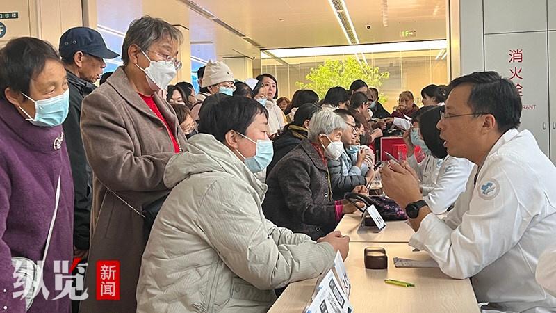河北医科大学第一医院举办第二届膏方节义诊活动，专家现场为患者开方  第3张