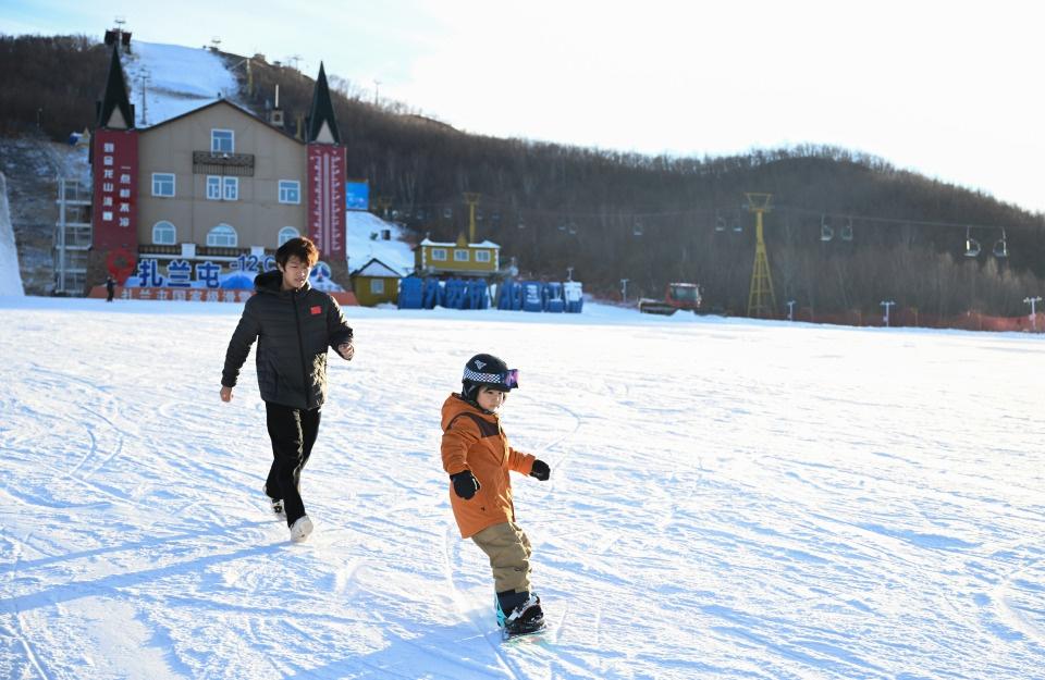 5 岁萌娃和冠军同场竞技，扎兰屯滑雪到底有何魅力？  第4张