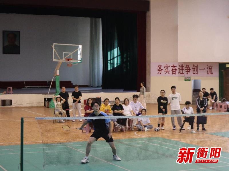 南华大学南华临床学院师生羽毛球赛：舞动青春，谁‘羽’争锋  第3张