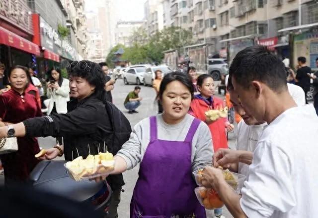 怀化网红理发师走红后，这个城市竟做出了这些事
