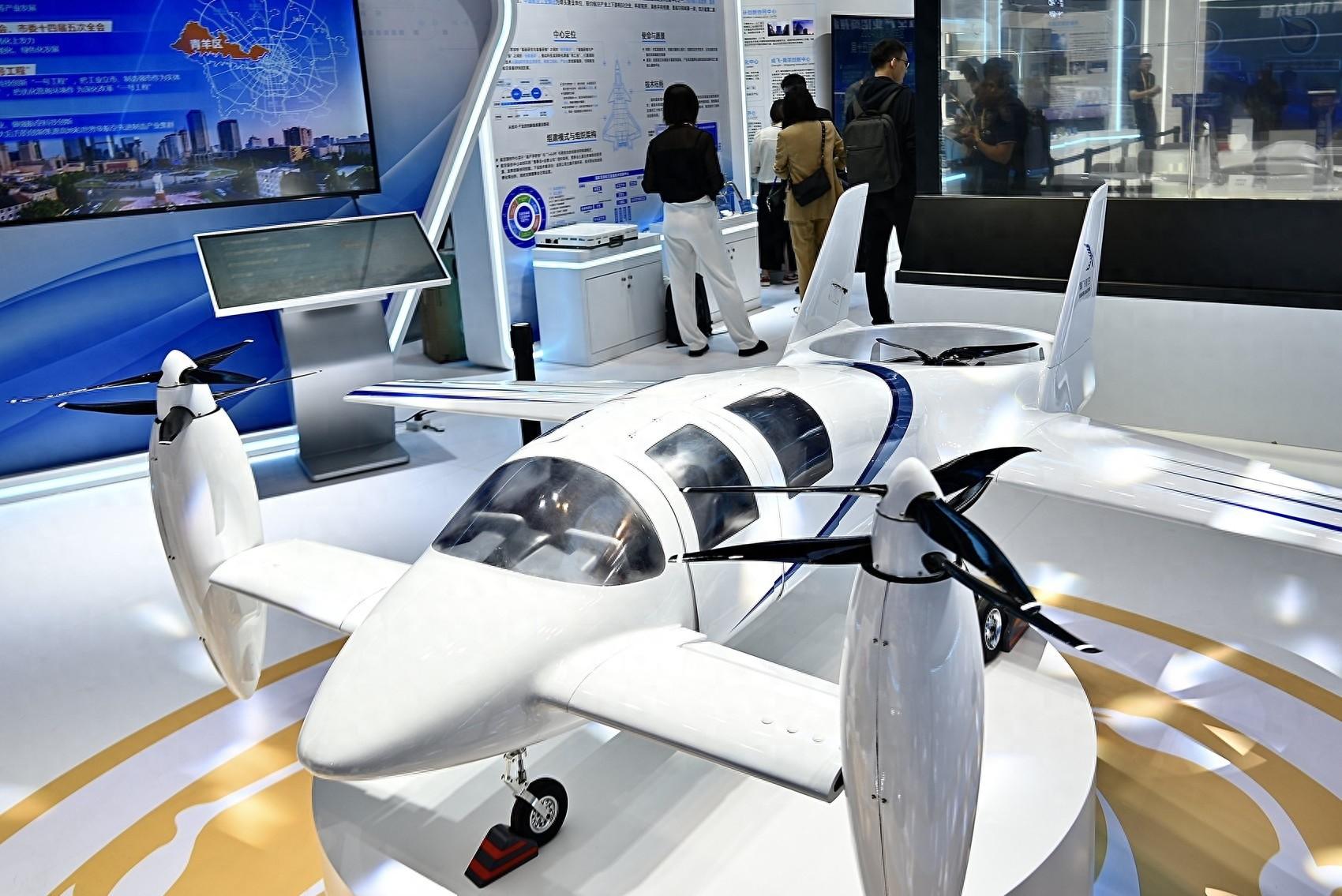 成都造 eVTOL 文鳐亮相珠海航展，未来出行新选择