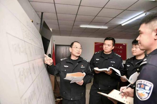 21 年经侦老民警：15 缸发动机脑子，数不清的大案要案，办案秘诀竟是看账目？  第3张