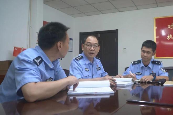 21 年经侦老民警：15 缸发动机脑子，数不清的大案要案，办案秘诀竟是看账目？  第4张