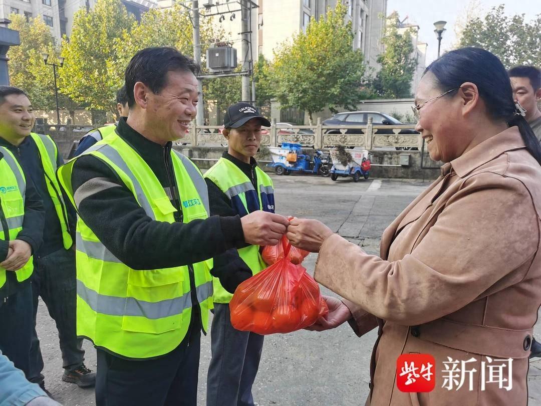 150 份橘子送给城市美容师，他们值得