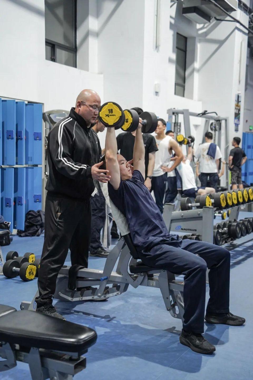 浙江警察学院健身房爆满，一天接待 600 多人次，这是什么神仙地方？  第2张