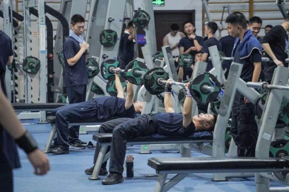 浙江警察学院健身房爆满，一天接待 600 多人次，这是什么神仙地方？  第6张