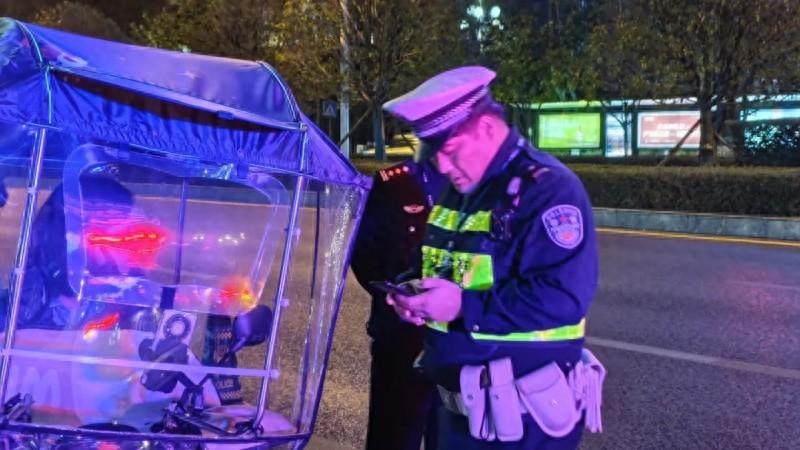 贵阳交警观山湖区分局严打飙车炸街，还市民宁静道路