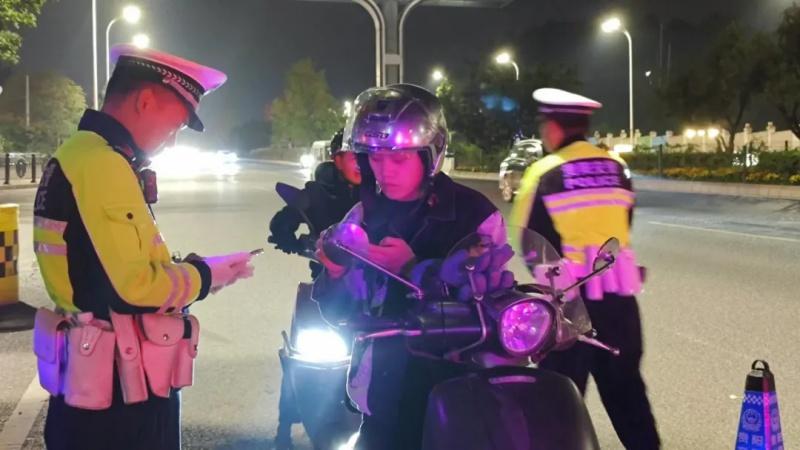 贵阳交警观山湖区分局严打飙车炸街，还市民宁静道路  第2张