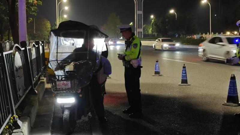 贵阳交警观山湖区分局严打飙车炸街，还市民宁静道路  第3张