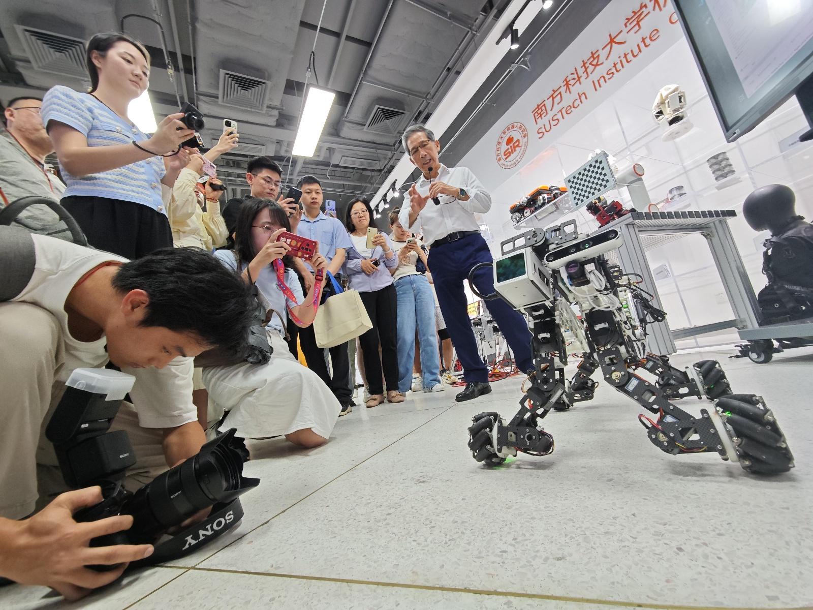 2023 年深圳全社会 R&D 经费投入首次突破两千亿元，居全国大中城市第二位  第3张