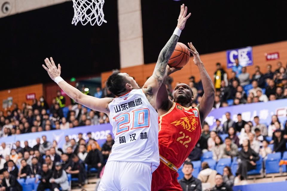 CBA 俱乐部杯赛：山东高速队 68 比 61 战胜浙江方兴渡队，精彩瞬间全记录  第2张