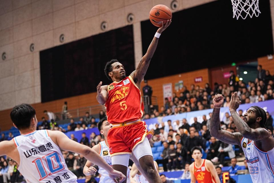 CBA 俱乐部杯赛：山东高速队 68 比 61 战胜浙江方兴渡队，精彩瞬间全记录  第5张