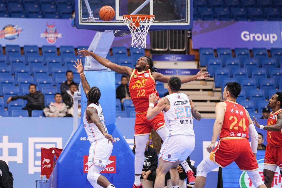 CBA 俱乐部杯赛：山东高速队 68 比 61 战胜浙江方兴渡队，精彩瞬间全记录  第9张