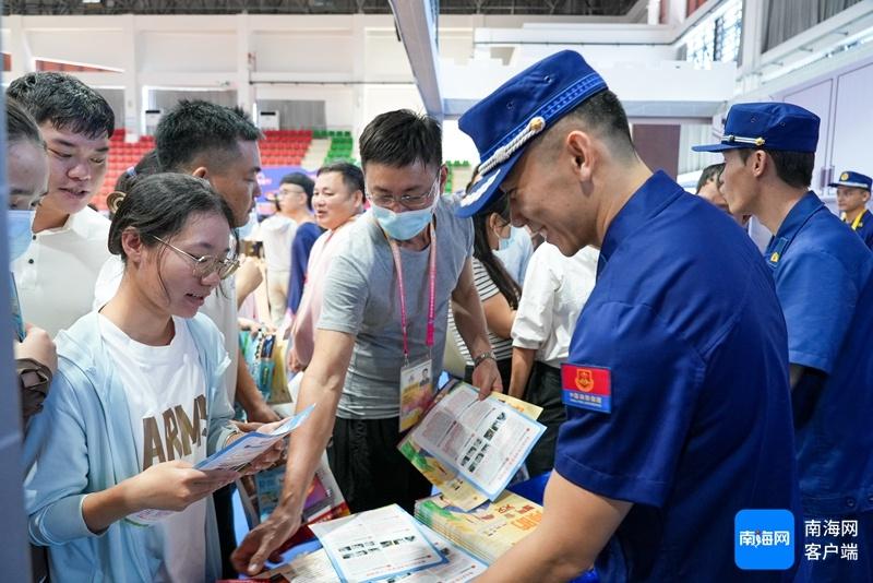 1 分 20 秒！消防官兵极速穿越障碍救人，展现专业救援水平  第2张