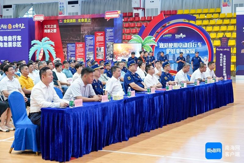 1 分 20 秒！消防官兵极速穿越障碍救人，展现专业救援水平  第7张