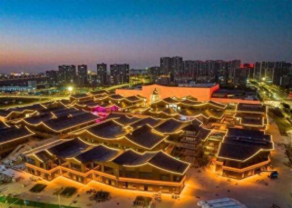宁波消费市场新动态：2025年新增奥特莱斯，招商率已达54%，国际名品云集