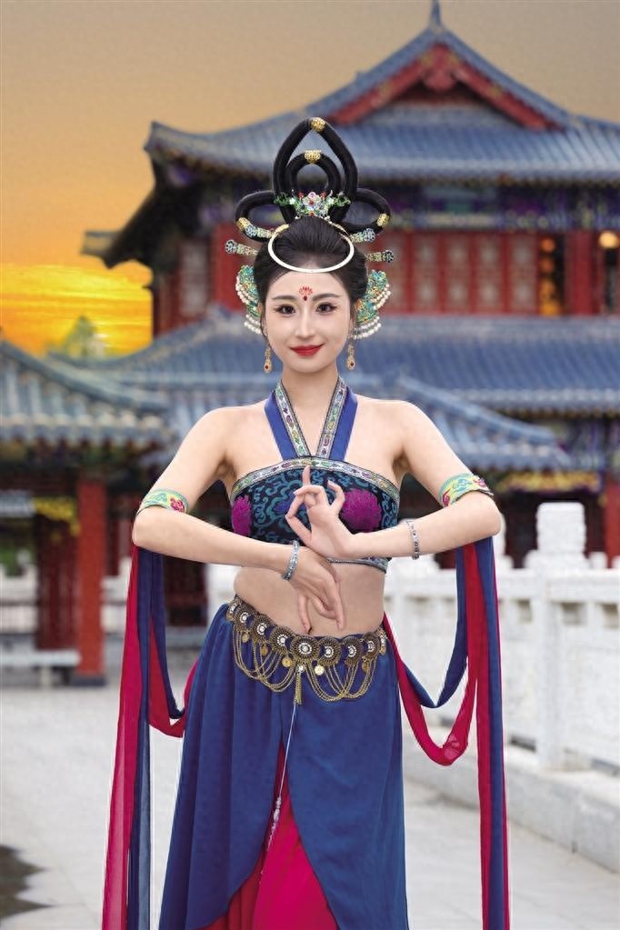 揭秘飞天如意扮演者刘锐：从兰州女孩到敦煌舞者的蜕变之路  第1张