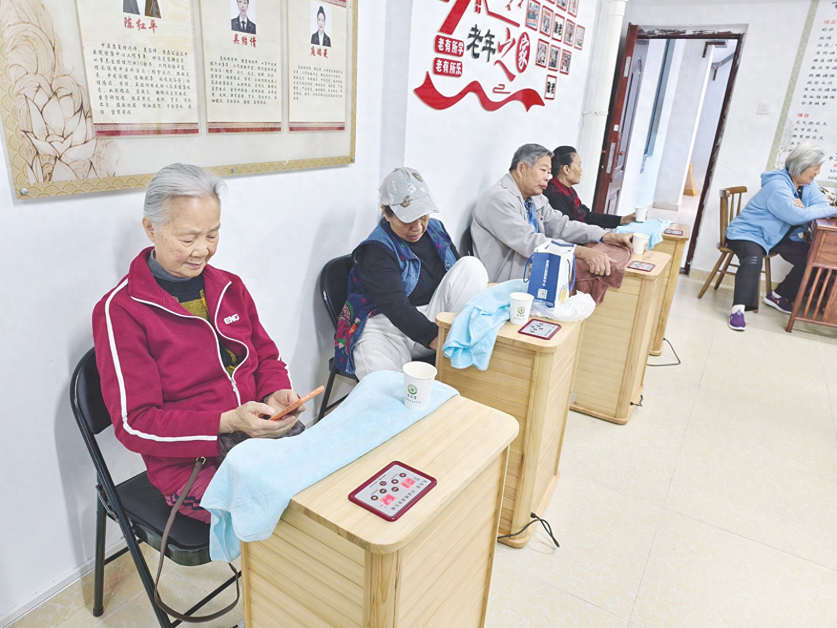 南宁民族苑小区首创物业+养老模式，老人足浴理疗乐享晚年  第1张