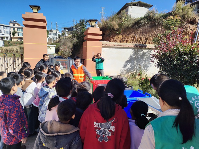 揭秘校园垃圾分类新风尚：小学生如何成为环保小达人？  第3张