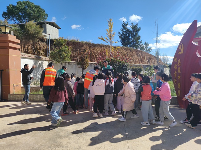 揭秘校园垃圾分类新风尚：小学生如何成为环保小达人？  第4张