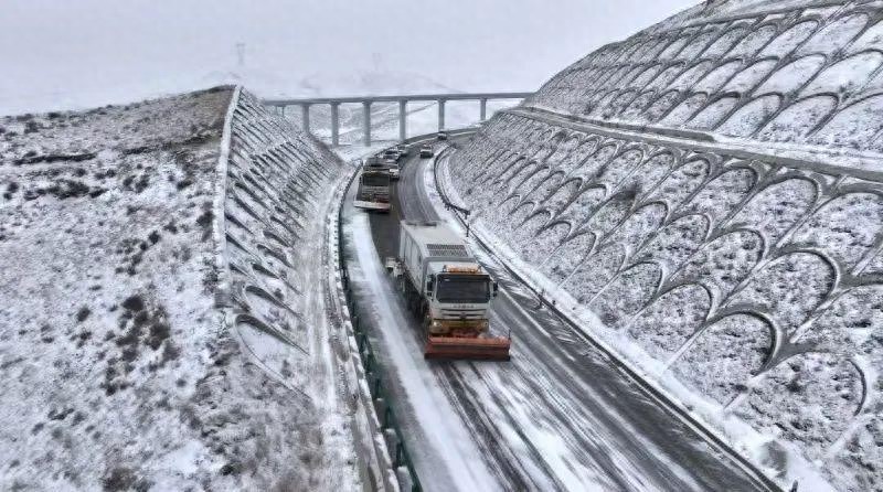 惊险！青海国道109线实战演练，低温雨雪冰冻天气下的生死时速  第1张