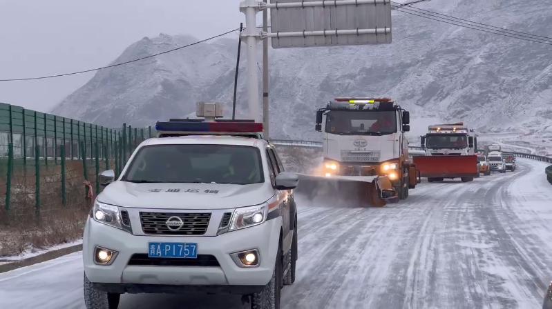惊险！青海国道109线实战演练，低温雨雪冰冻天气下的生死时速  第2张