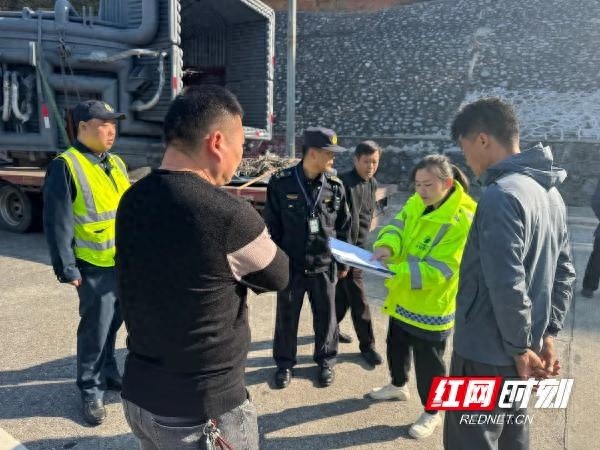 惊险40小时！大件运输车司机竟私拆设备，真相令人  第1张