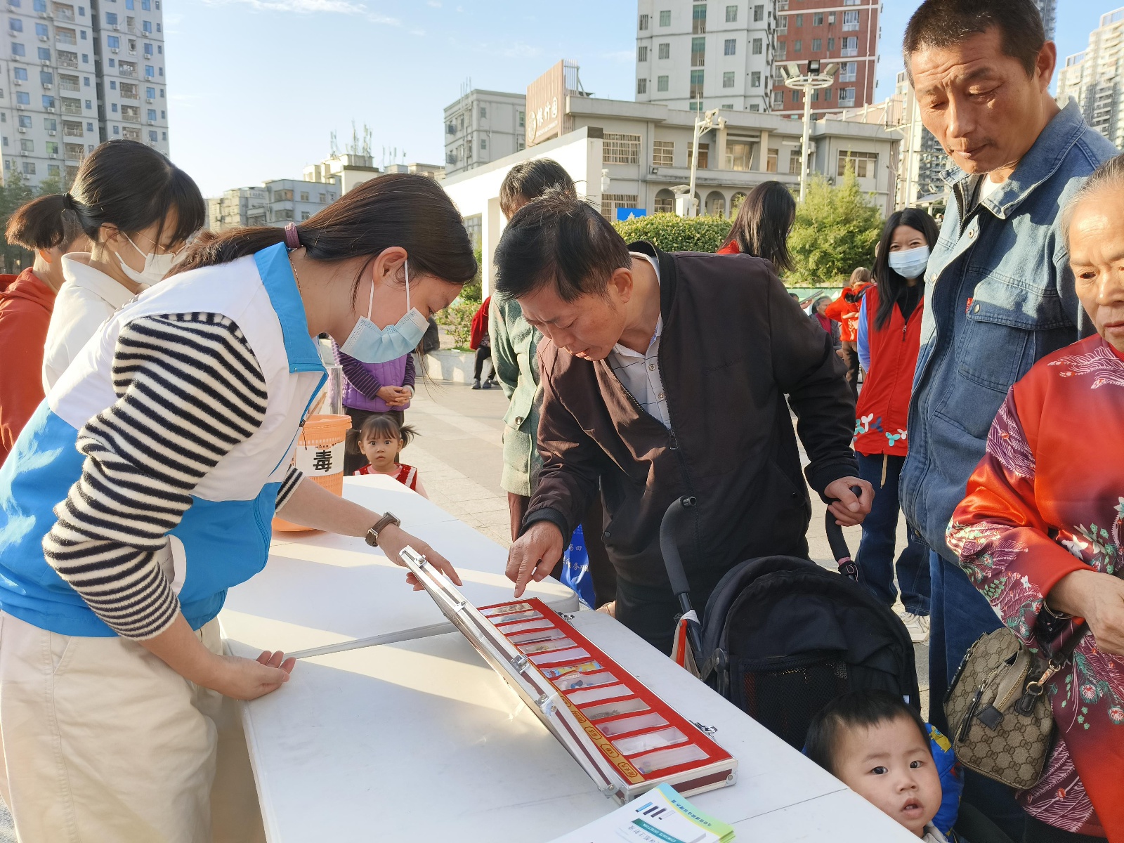 抵制毒品危害，共创无毒家园：马田街道禁毒宣传活动火热进行中  第3张