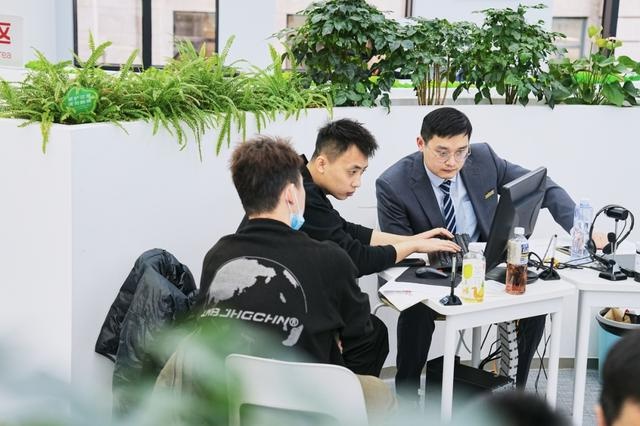 黄浦区政务服务大升级：企业群众点赞的‘店小二’模式，办事效率翻倍  第3张