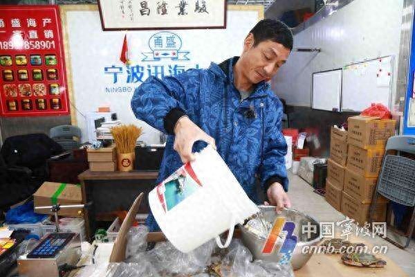 宁波红膏呛蟹销量火爆，顶级飞机蟹价格惊人，你尝过了吗？