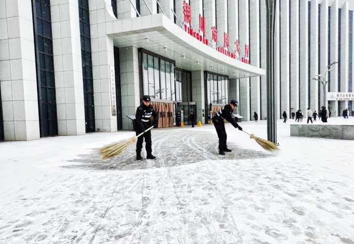 银川特警浴雪奋战:藏青蓝硬核担当,守护群众平安路 第4张 银川特警浴雪奋战:藏青蓝硬核担当,守护群众平安路 第4张
