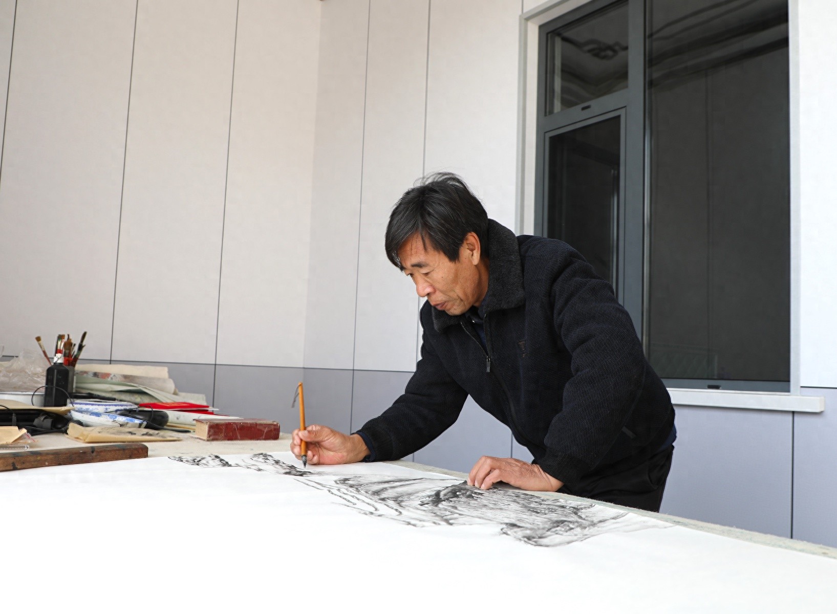 农民画家郭玉龙：用稚笔绘出五彩世界，宣纸上的山水之梦