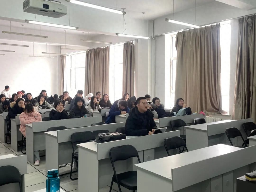 宪法宣传进校园：法官助理揭秘宪法如何为青春保驾护航