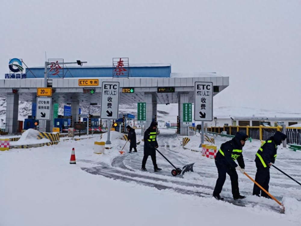 青海高速全力应对强降雪：除雪保畅，确保出行安全无忧