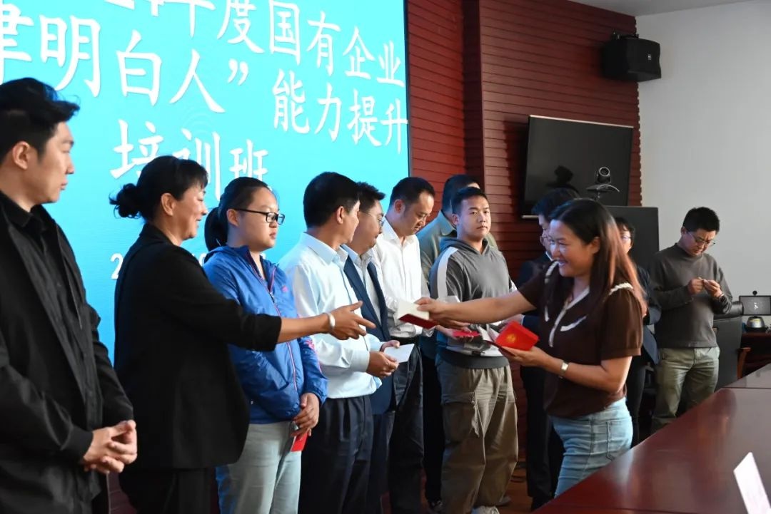 禄丰市如何通过四大策略为企业注入法治新动能？揭秘八五普法实践中的成功案例  第3张