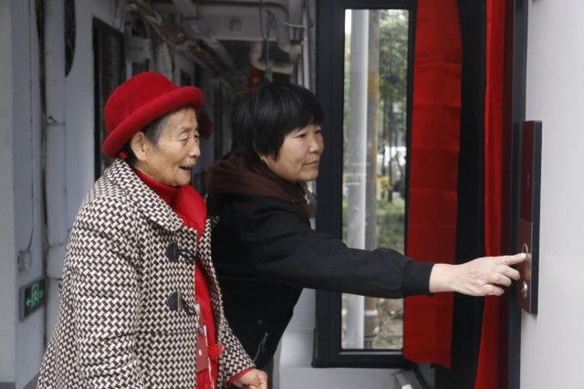 惊！杭州小区新装公交式电梯，每月仅需19元，居民生活大变样  第2张