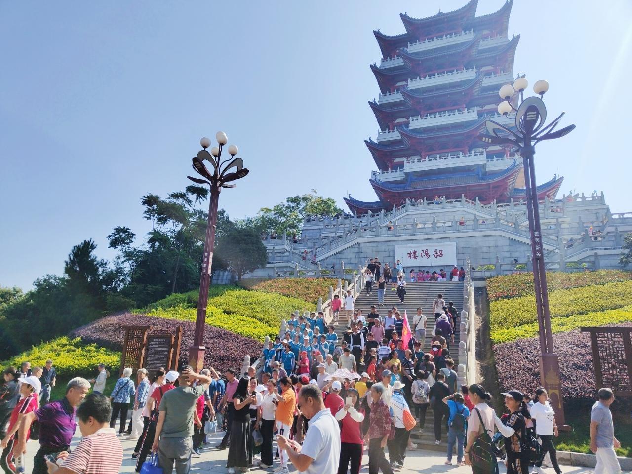 重阳节，万人齐聚韶关莲花山，韶阳楼免费讲解服务等你来  第2张