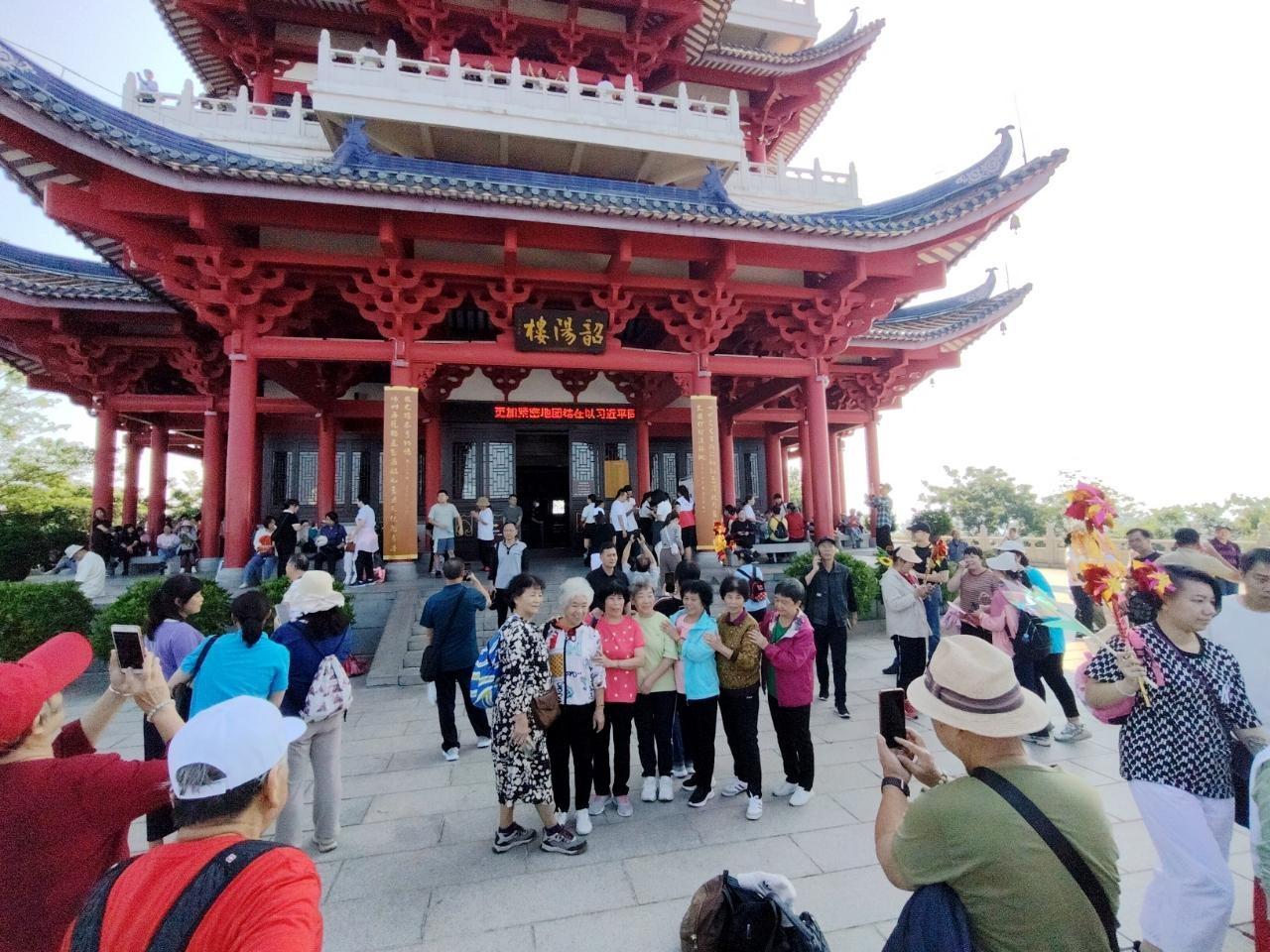 重阳节，万人齐聚韶关莲花山，韶阳楼免费讲解服务等你来  第4张