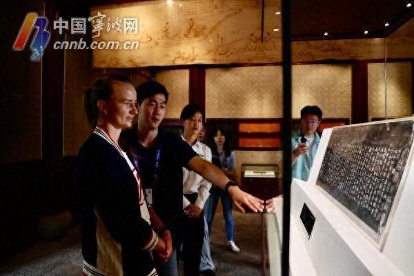 2024 宁波网球公开赛即将开赛，温网冠军克雷吉茨科娃前来参观天一阁  第1张