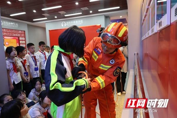 祁阳市消防科普体验馆开放，快来体验 119 模拟报警、VR 火灾逃生等项目  第5张