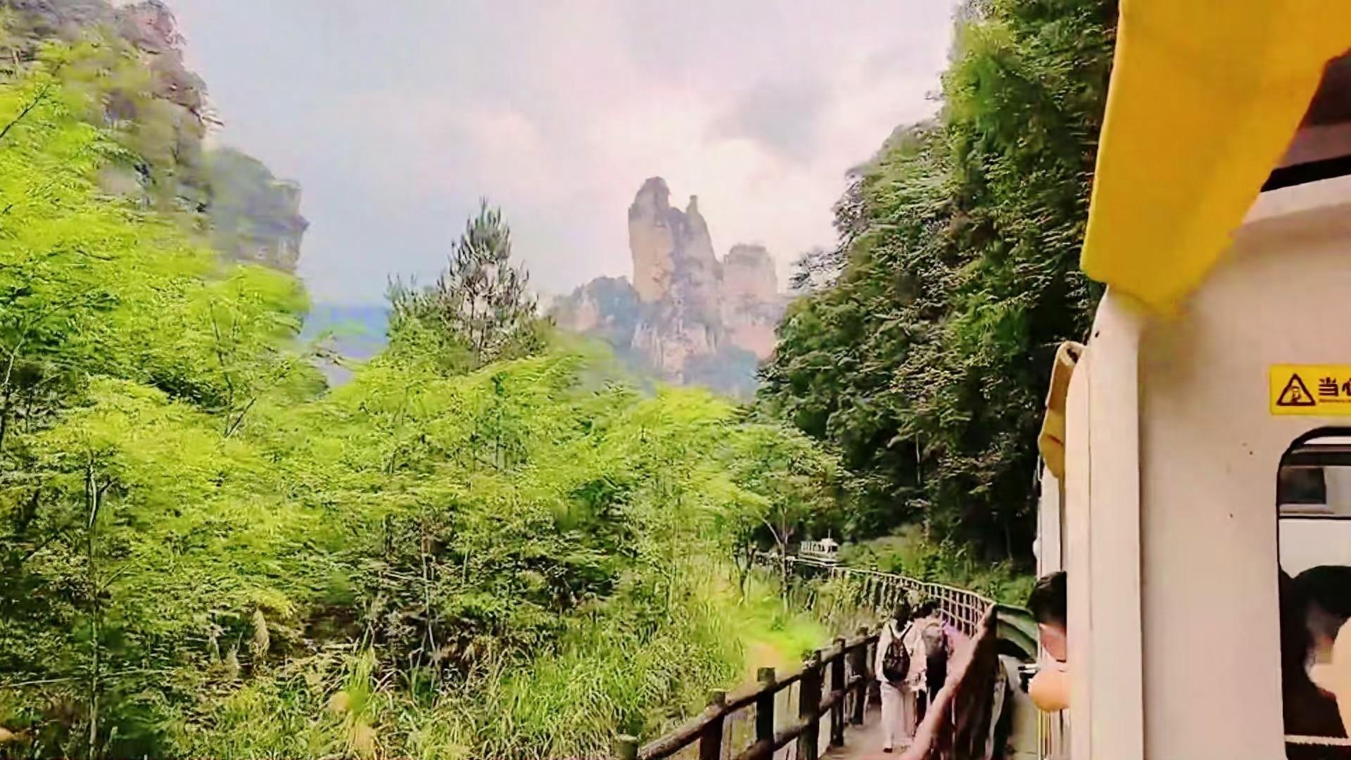 张家界十里画廊：重阳节的绝美仙境，你去过吗？  第1张