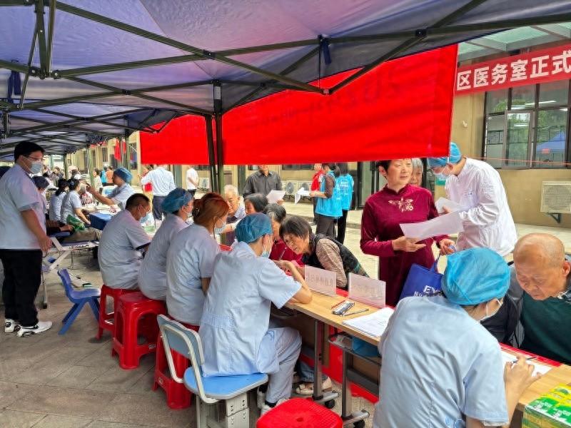 枝江市科协走进仙女镇西湾社区，暖心重阳、益心义医公益科普服务活动盛大举行  第1张