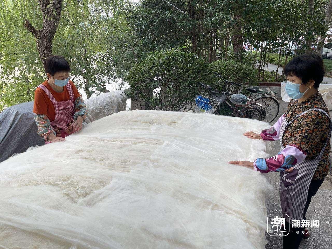 20 多年，桐乡四姐妹每年秋天准时赴约，为杭州人翻新丝绵被  第2张